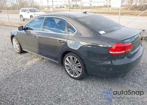 2014 Volkswagen Passat 1.8T Sport z USA, uszkodzony, nr VIN 1VWBT7A38EC083343